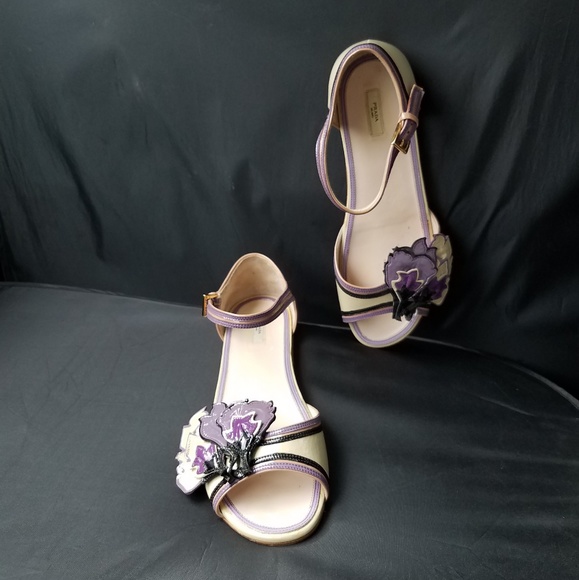 Prada Shoes - ❤❤10 min SALE Prada's  leather sandals
